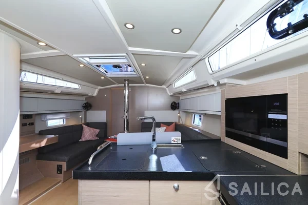 Hanse 418 - Yacht Charter Sailica
