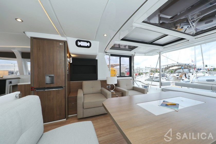 Bali 4.2 - Yacht Charter Sailica