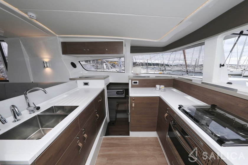 Bali 4.2 - Yacht Charter Sailica