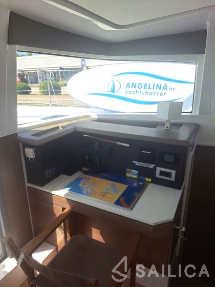 Bali 4.2 - Yacht Charter Sailica