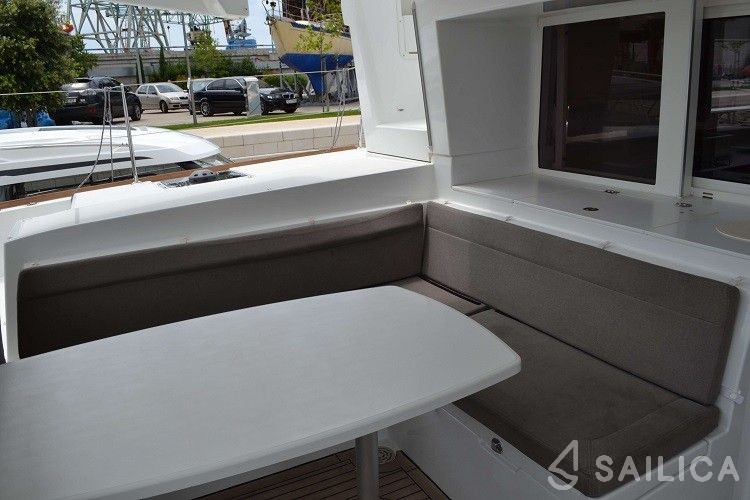 Lagoon 450  Flybridge - Yacht Charter Sailica
