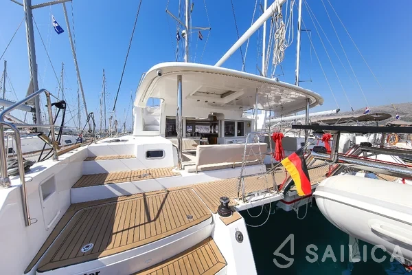 Lagoon 450  Flybridge - Yacht Charter Sailica