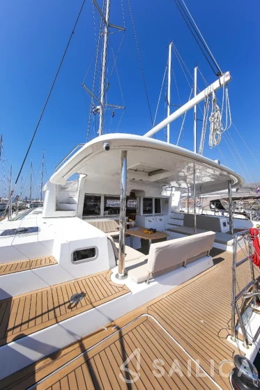 Lagoon 450  Flybridge - Yacht Charter Sailica