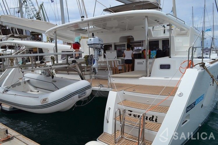 Lagoon 450  Flybridge - Yacht Charter Sailica