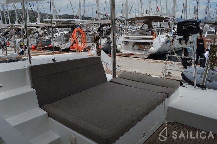 Lagoon 450  Flybridge - Yacht Charter Sailica
