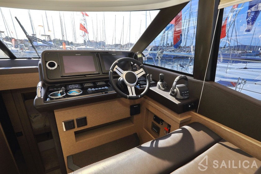 Prestige 46 Fly - Yacht Charter Sailica
