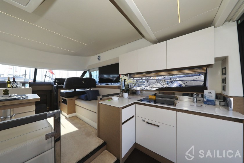Prestige 46 Fly - Yacht Charter Sailica