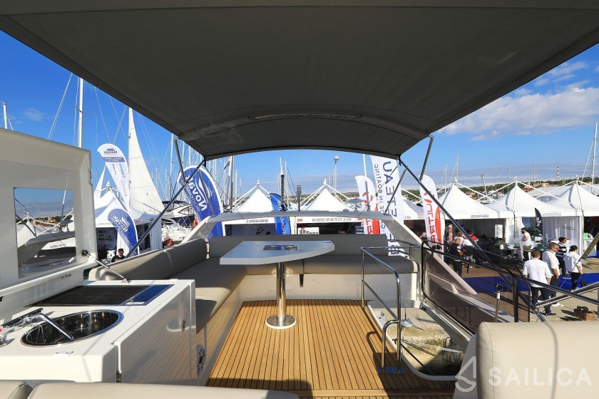 Prestige 46 Fly - Yacht Charter Sailica