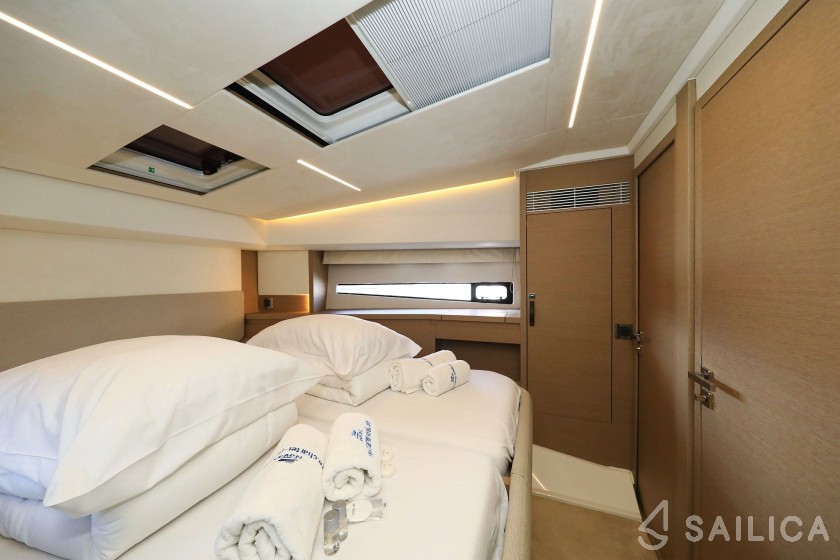 Prestige 46 Fly - Yacht Charter Sailica