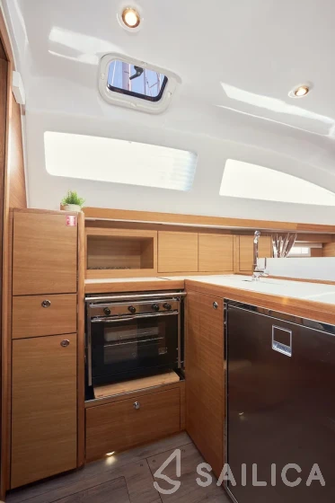 Elan Impression 40.1 - Yacht Charter Sailica