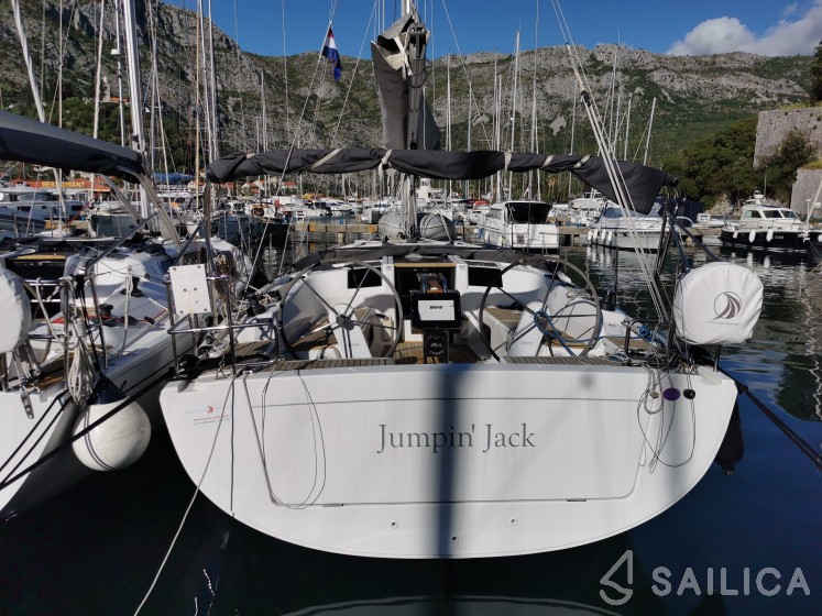 Hanse 385 - Yacht Charter Sailica