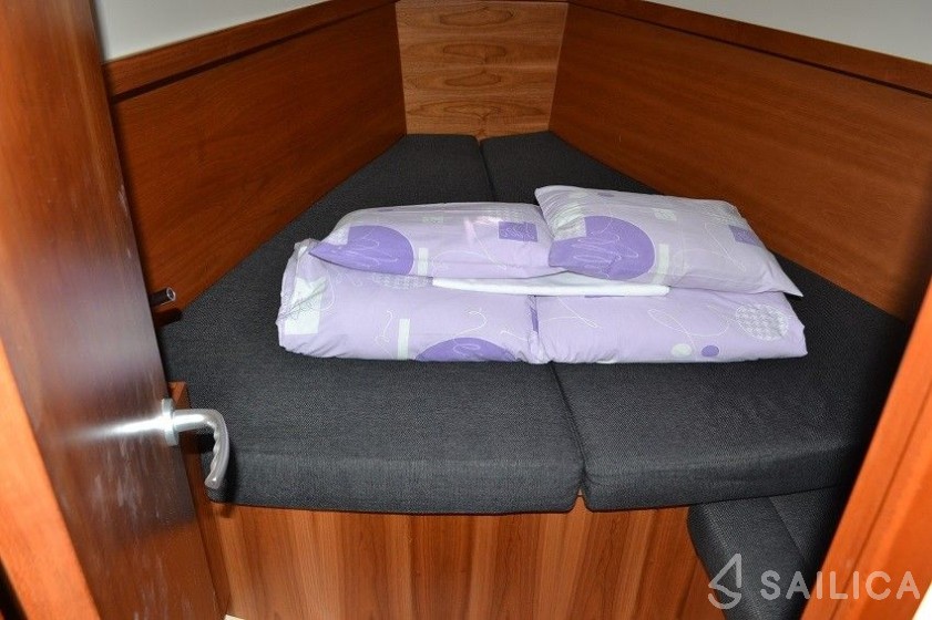 Hanse 385 - Yacht Charter Sailica