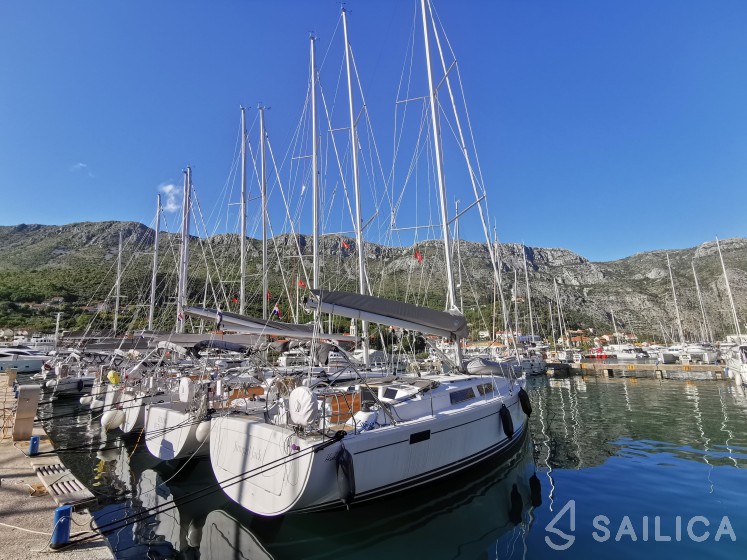 Hanse 385 - Yacht Charter Sailica
