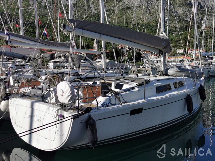 Hanse 385 - Yacht Charter Sailica
