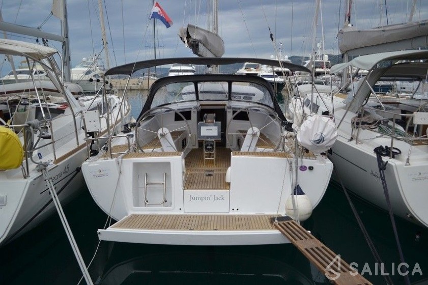 Hanse 385 - Yacht Charter Sailica