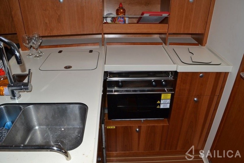 Hanse 385 - Yacht Charter Sailica