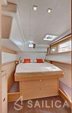 Lagoon 450  Flybridge - Yacht Charter Sailica