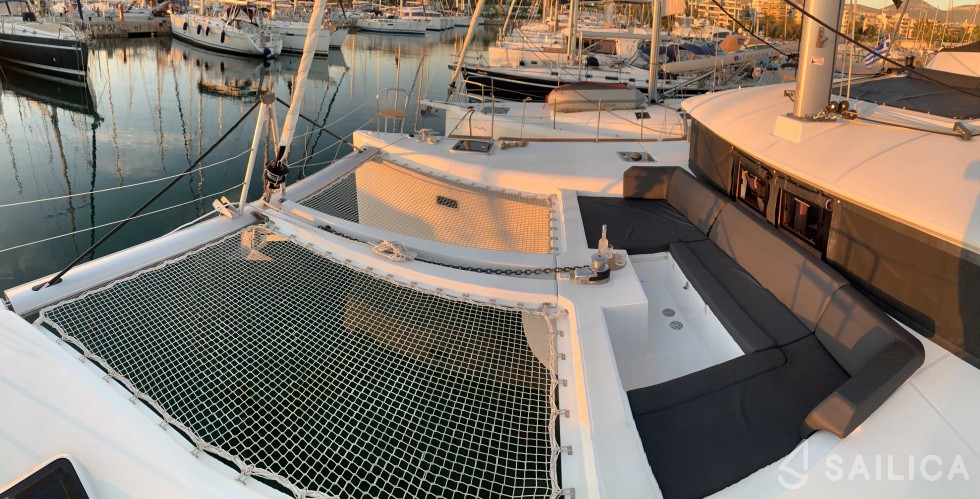 Lagoon 450  Flybridge - Yacht Charter Sailica