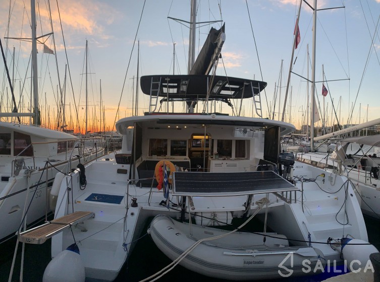 Lagoon 450  Flybridge - Yacht Charter Sailica