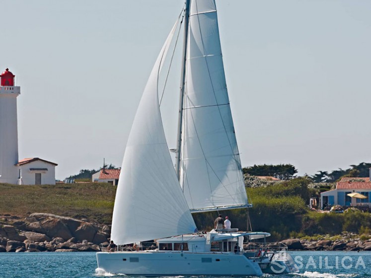 Lagoon 450  Flybridge - Yacht Charter Sailica