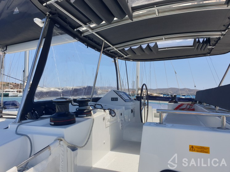 Lagoon 450  Flybridge - Yacht Charter Sailica