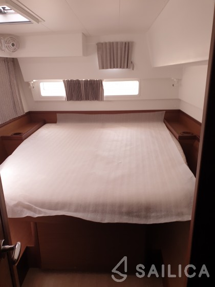 Lagoon 450  Flybridge - Yacht Charter Sailica