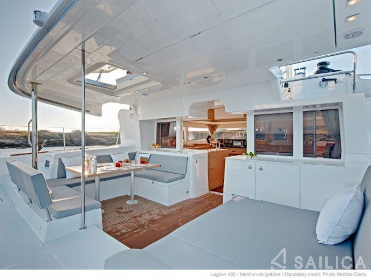 Lagoon 450  Flybridge - Yacht Charter Sailica