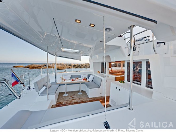 Lagoon 450  Flybridge - Yacht Charter Sailica