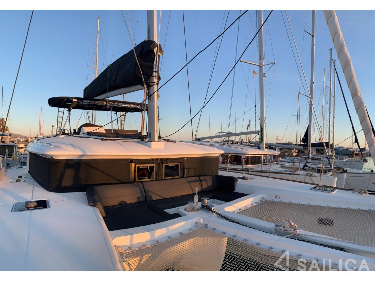 Lagoon 450  Flybridge - Yacht Charter Sailica