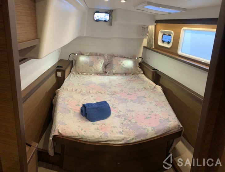 Lagoon 450  Flybridge - Yacht Charter Sailica