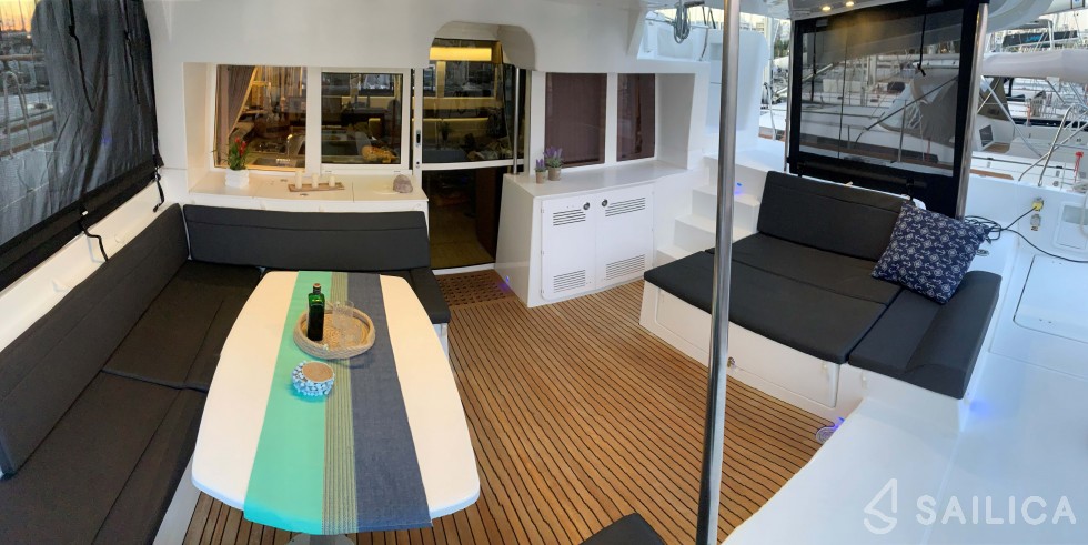 Lagoon 450  Flybridge - Yacht Charter Sailica