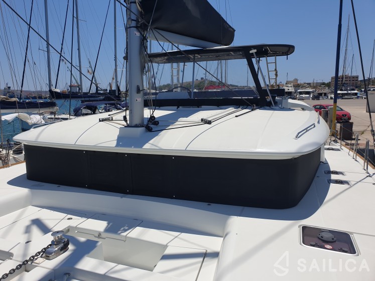 Lagoon 450  Flybridge - Yacht Charter Sailica