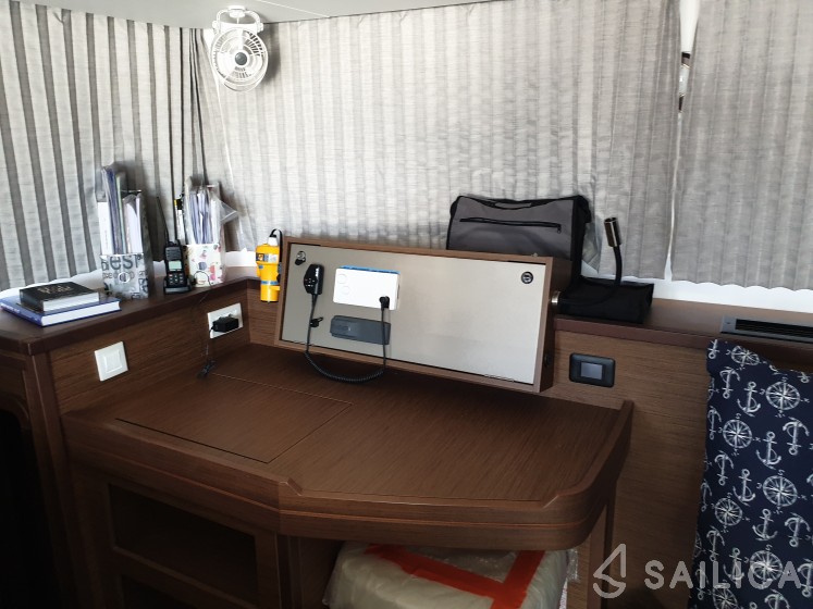 Lagoon 450  Flybridge - Yacht Charter Sailica