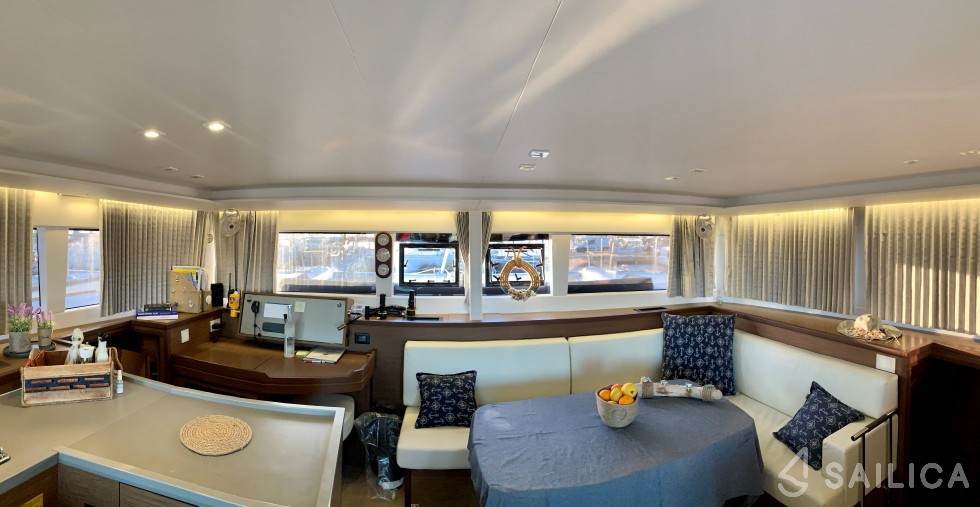 Lagoon 450  Flybridge - Yacht Charter Sailica