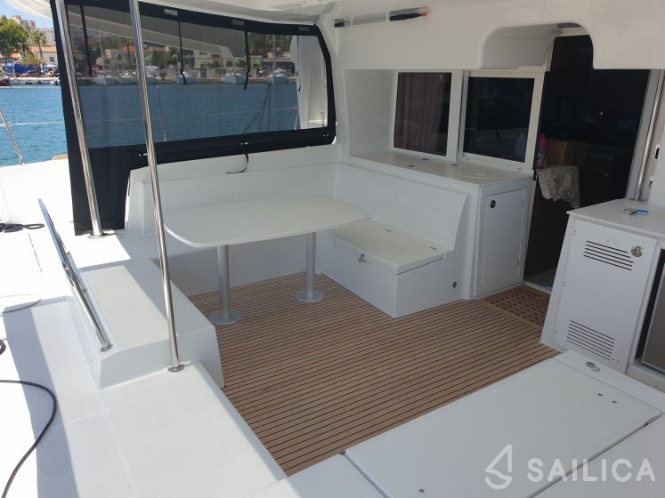 Lagoon 450  Flybridge - Yacht Charter Sailica