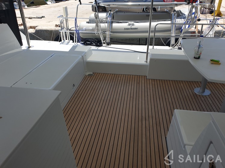 Lagoon 450  Flybridge - Yacht Charter Sailica