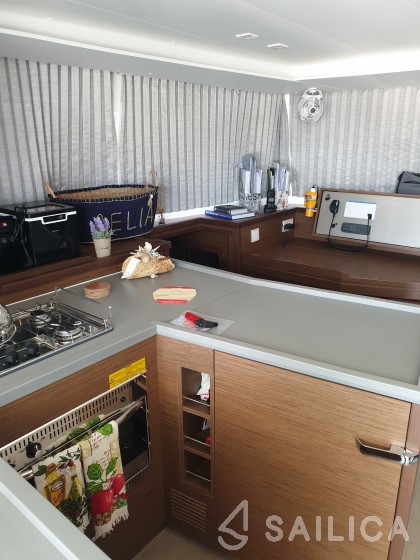 Lagoon 450  Flybridge - Yacht Charter Sailica