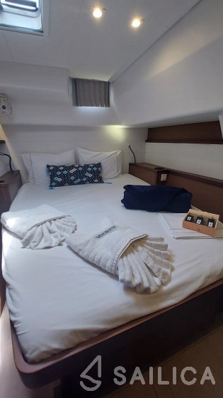 Lagoon 450  Flybridge - Yacht Charter Sailica