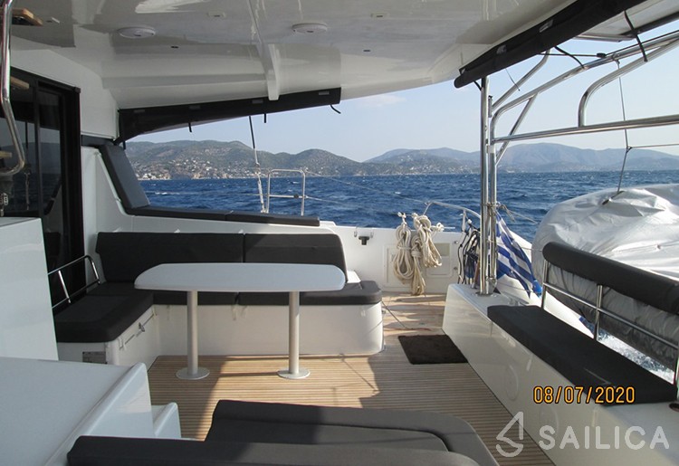 Lagoon 42 - Yacht Charter Sailica