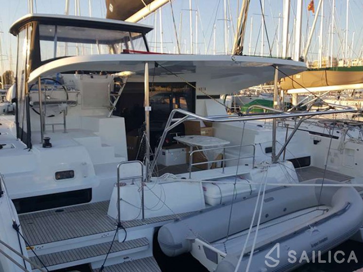 Lagoon 42 - Yacht Charter Sailica