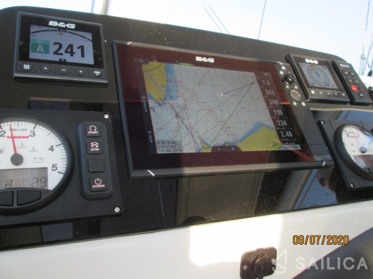 Lagoon 42 - Yacht Charter Sailica