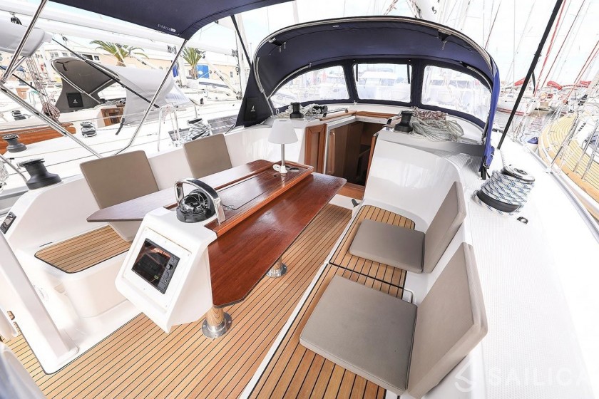 Bavaria 41 Cruiser - Yacht Charter Sailica