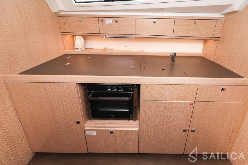 Bavaria 41 Cruiser - Yacht Charter Sailica