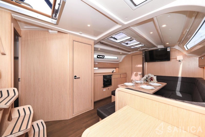 Bavaria 41 Cruiser - Yacht Charter Sailica