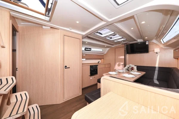 Bavaria 41 Cruiser - Yacht Charter Sailica