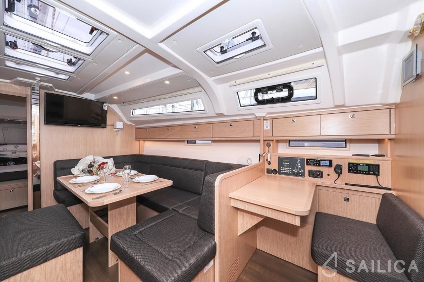 Bavaria 41 Cruiser - Yacht Charter Sailica