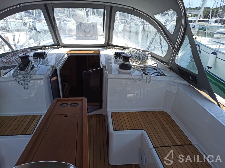 Bavaria C42 - Yacht Charter Sailica
