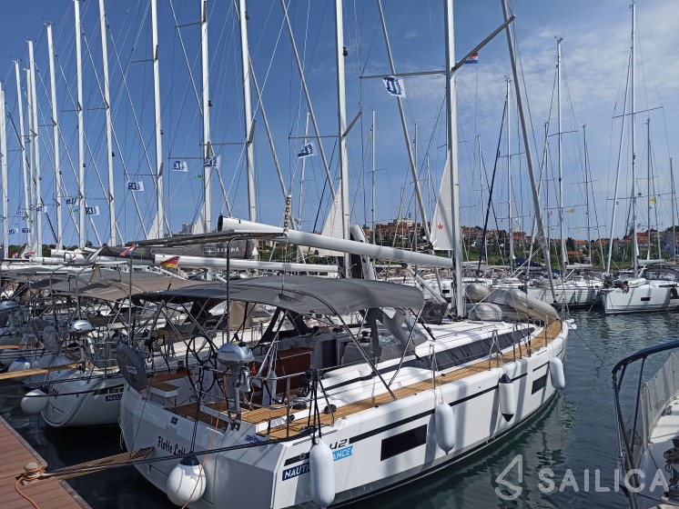 Bavaria C42 - Yacht Charter Sailica