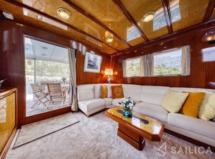 Motoryacht - Yacht Charter Sailica