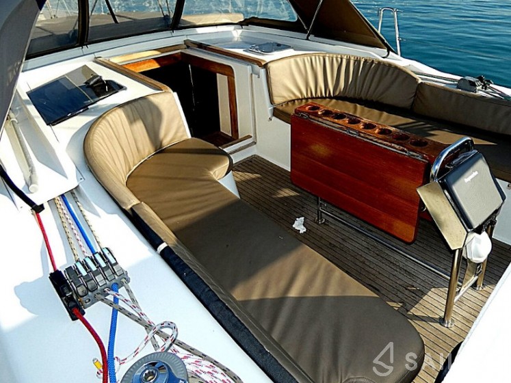 Hanse 540e - Yacht Charter Sailica